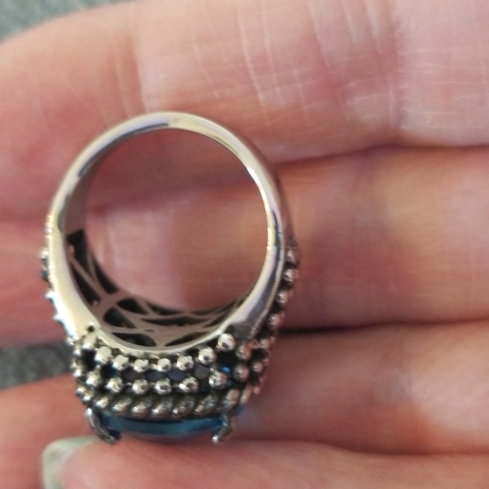 🦋Pretty Emma Sky topaz ring🦋 - Picture 7 of 7